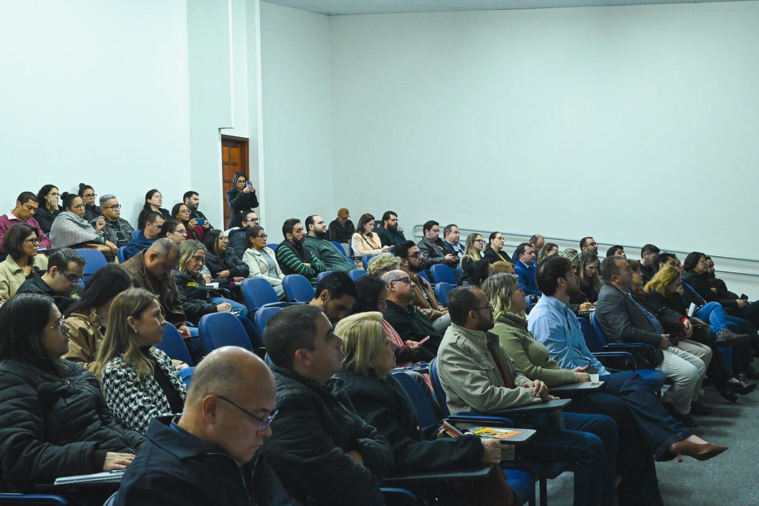 Prefeitura Municipal de Campo Grande orienta secretarias sobre planejamento financeiro de 2027.