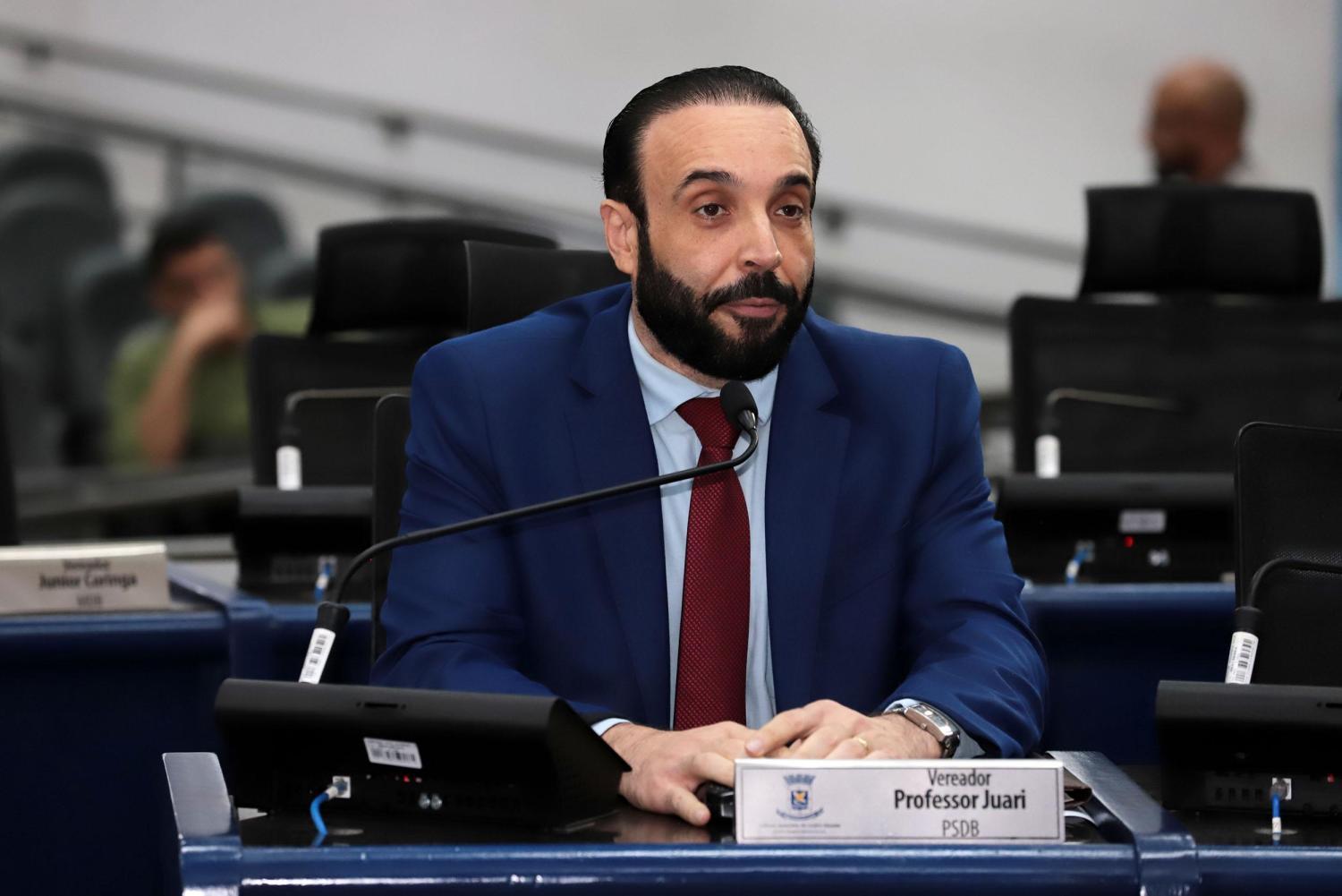 Professor Juari solicita informações sobre cumprimento da repactuação salarial da Reme.