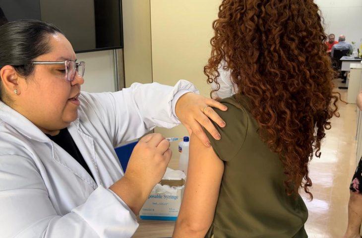 Secretaria de Saúde amplia estratégia de vacinação contra chikungunya em Mato Grosso do Sul.