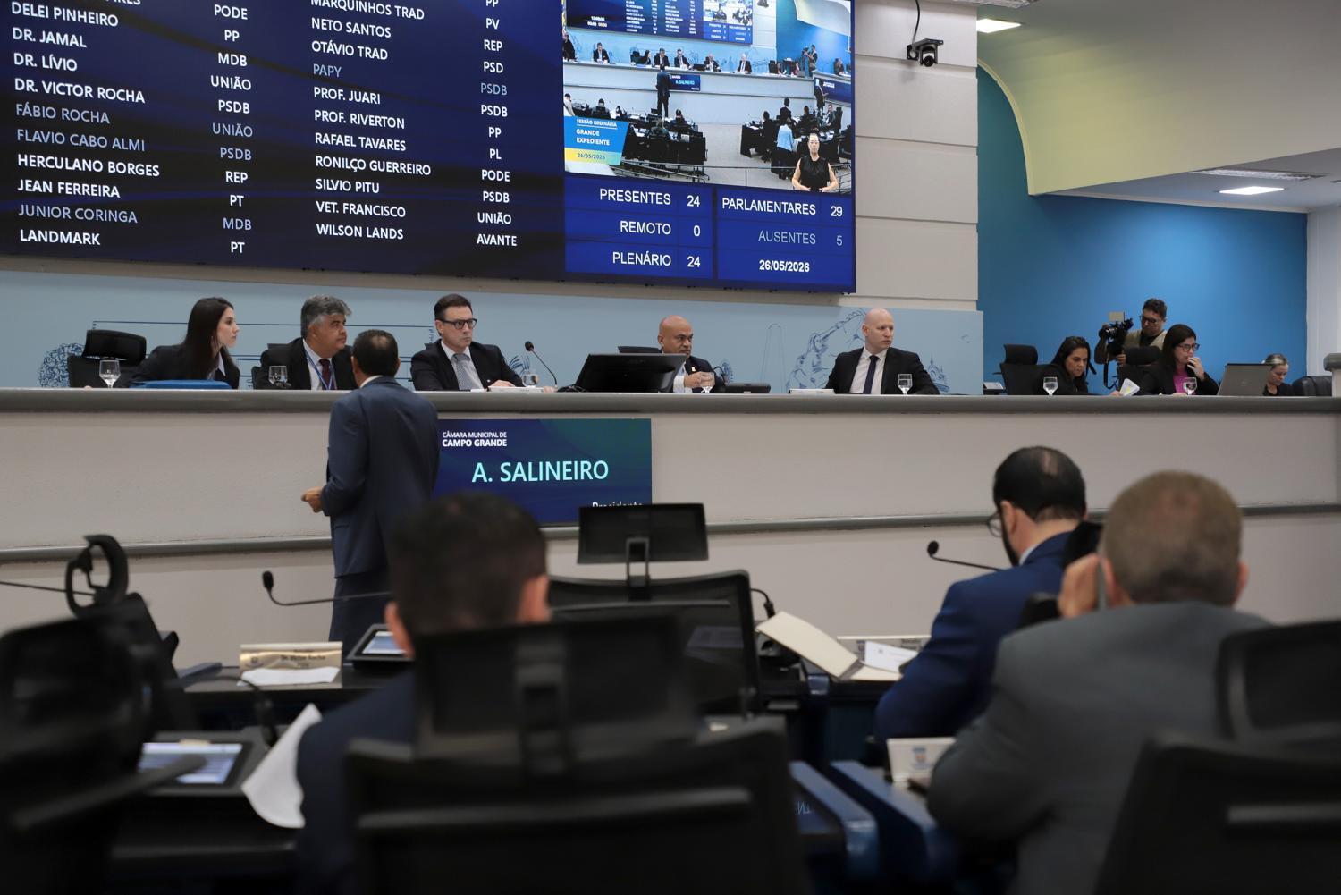 Vereadores votam projeto sobre isenção de IPTU e veto relacionado à educação.