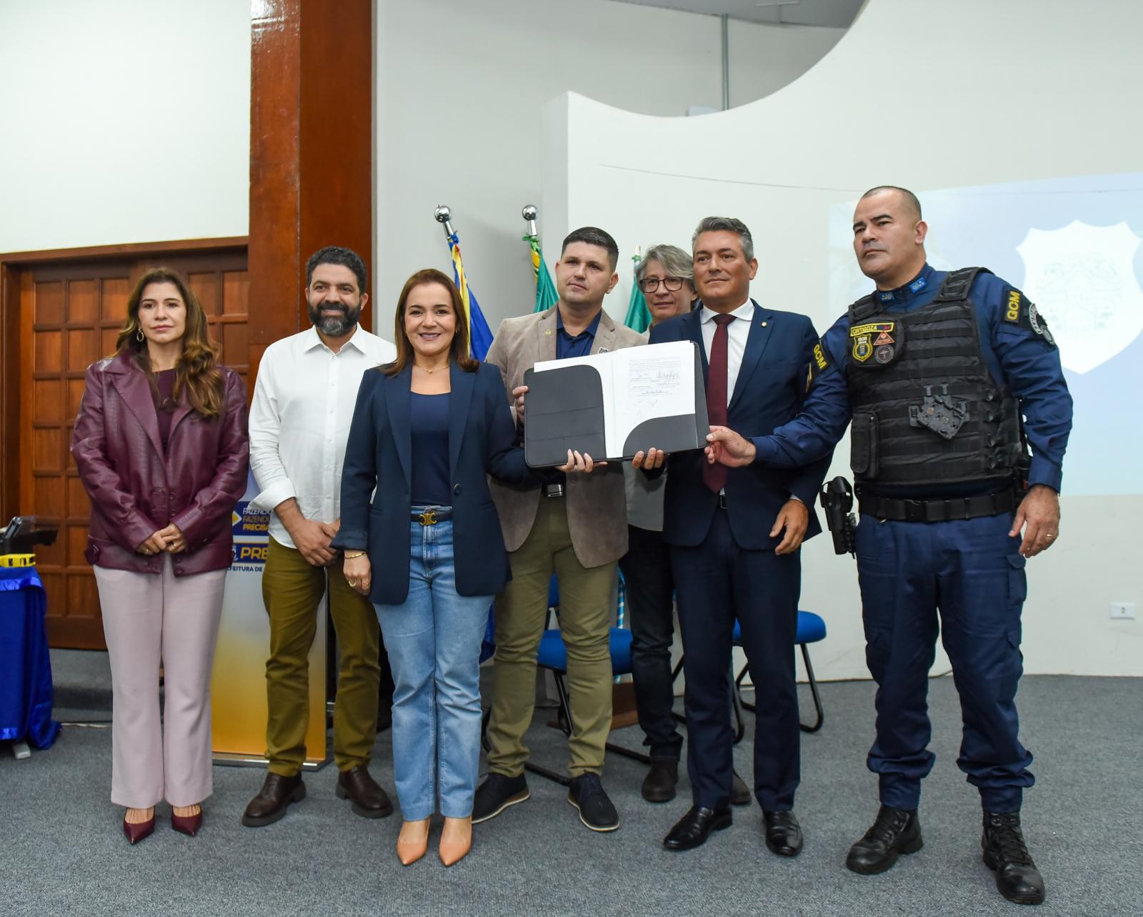 Secretário da SEAR, Darci Caldo, participa da entrega de equipamentos e destaca fortalecimento da Guarda Civil Metropolitana. Secretário da SEAR, Darci Caldo, participa da entrega de equipamentos e destaca fortalecimento da Guarda Civil Metropolitana.