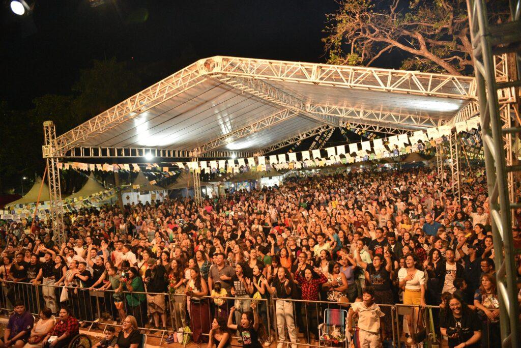 Arraial de Santo Antônio começa hoje com show do Munhoz e Mariano. Arraial de Santo Antônio começa hoje com show do Munhoz e Mariano.