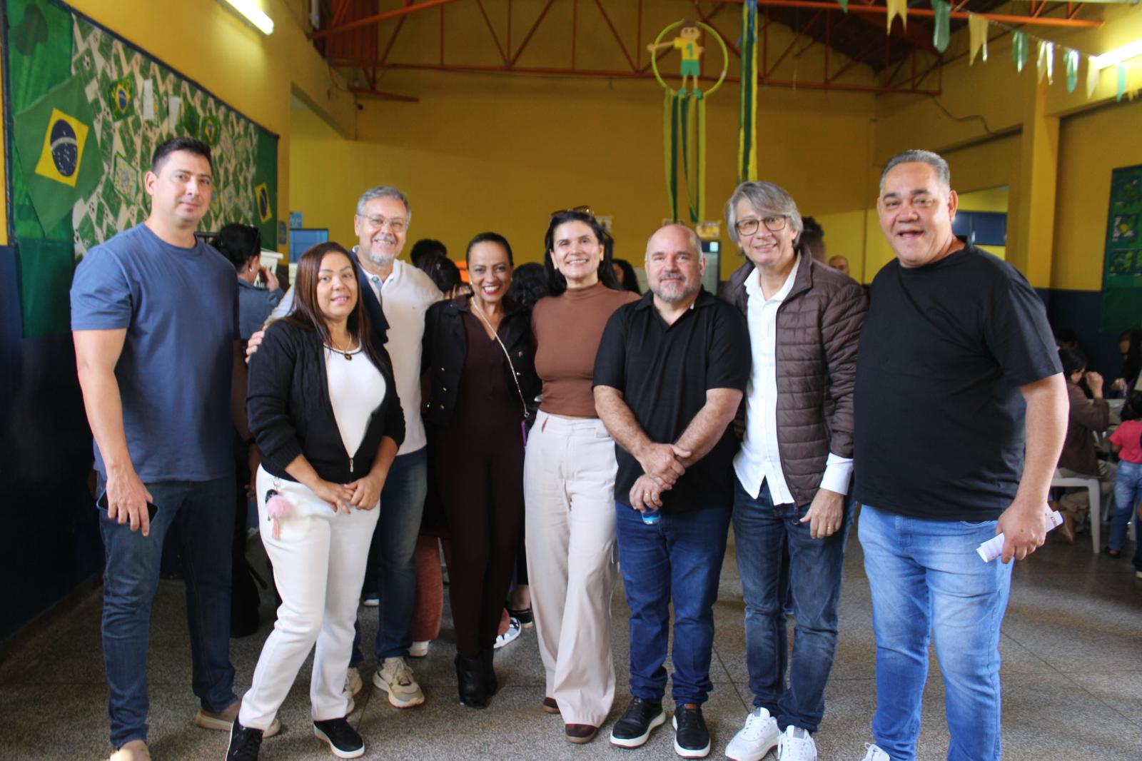 Secretário da Sear, Darci Caldo, participa do “Todos em Ação”, que leva mais de 300 serviços aos moradores do Tiradentes. Secretário da Sear, Darci Caldo, participa do “Todos em Ação”, que leva mais de 300 serviços aos moradores do Tiradentes.