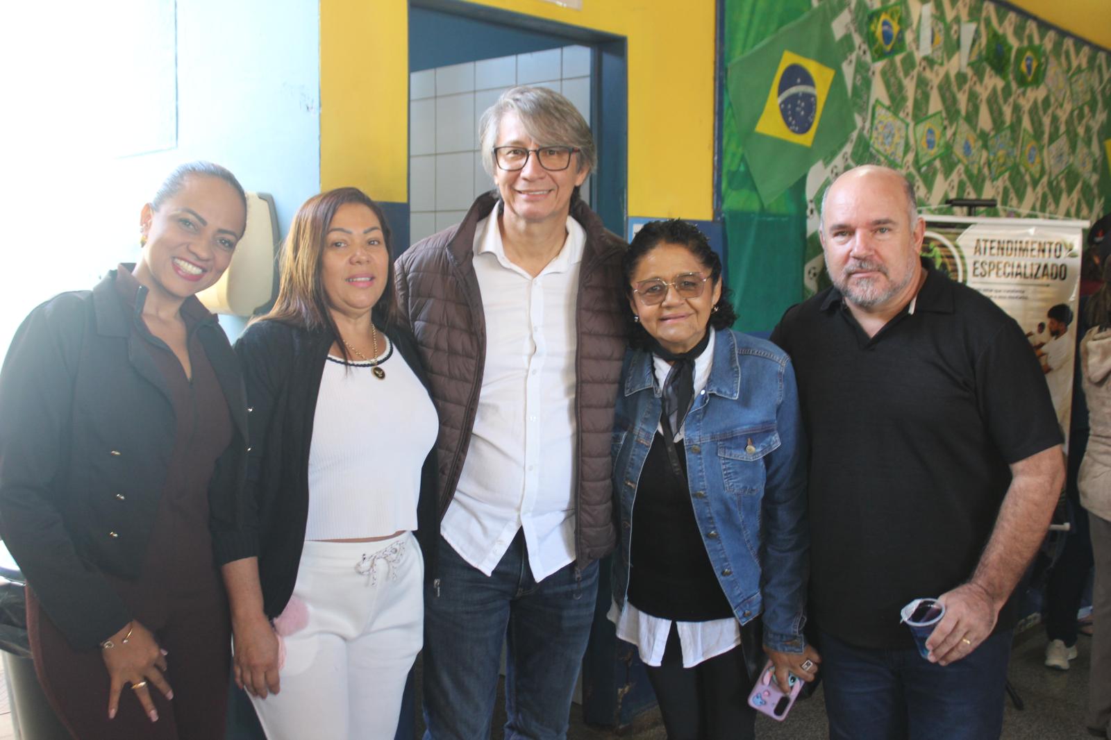 Secretário da Sear, Darci Caldo, participa do “Todos em Ação”, que leva mais de 300 serviços aos moradores do Tiradentes. Secretário da Sear, Darci Caldo, participa do “Todos em Ação”, que leva mais de 300 serviços aos moradores do Tiradentes.