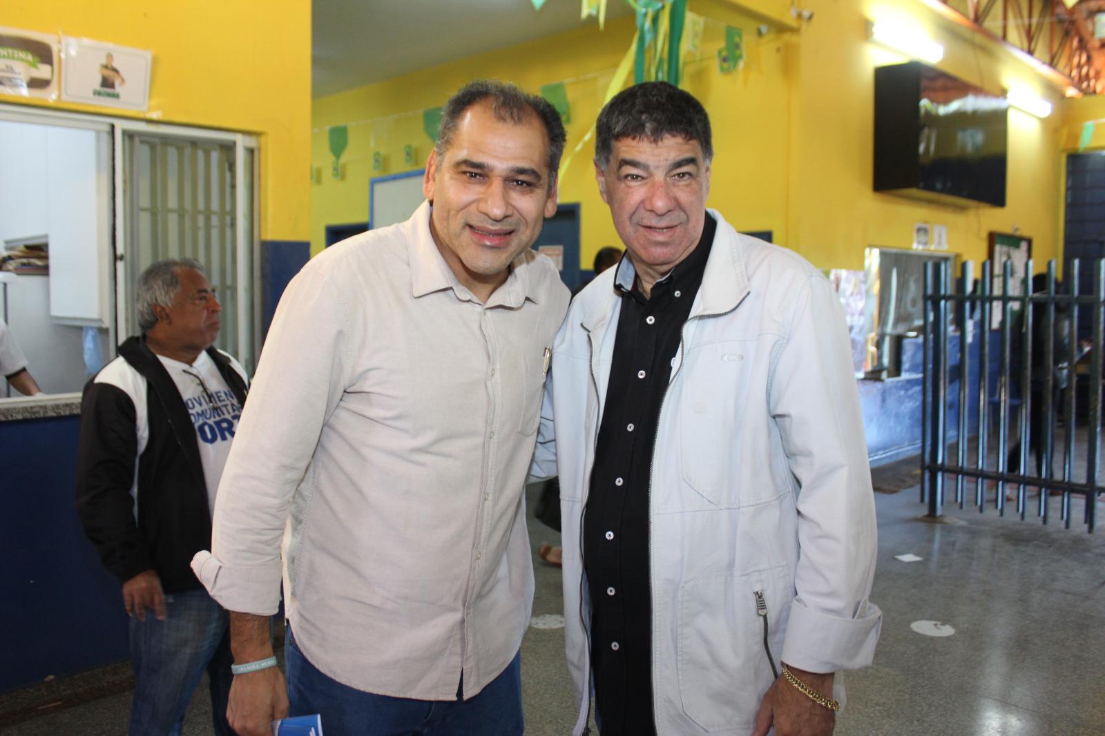 Secretário da Sear, Darci Caldo, participa do “Todos em Ação”, que leva mais de 300 serviços aos moradores do Tiradentes. Secretário da Sear, Darci Caldo, participa do “Todos em Ação”, que leva mais de 300 serviços aos moradores do Tiradentes.