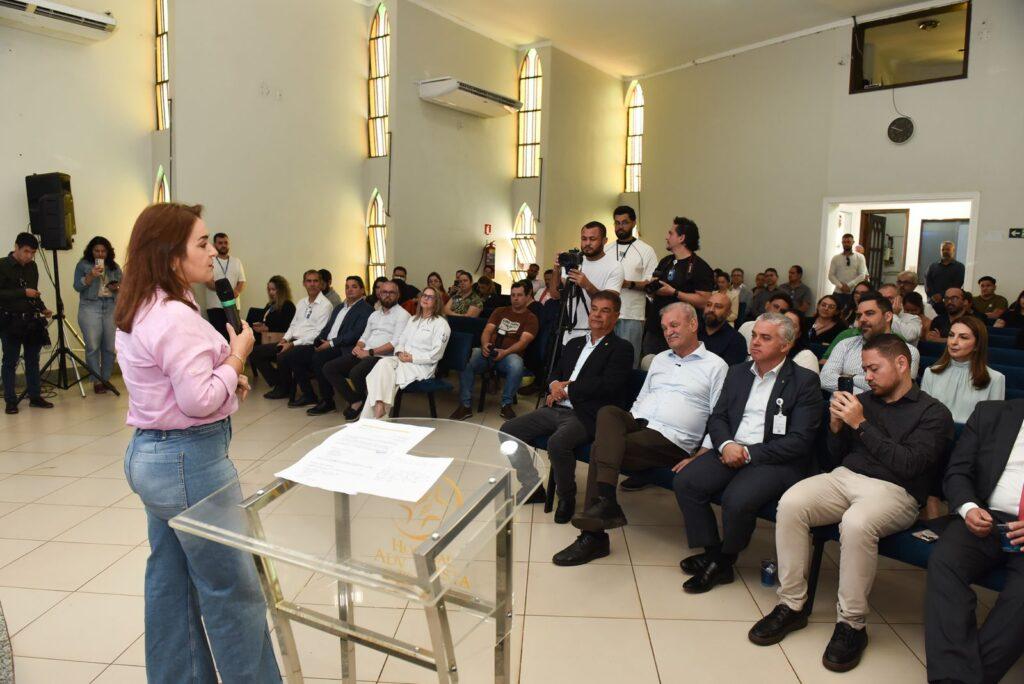Dr. Ana Luiza Lourenço Adjunta do Secretario Darci Caldo, participa, ao lado da prefeita Adriane Lopes, de coletiva de imprensa no Hospital do Pênfigo, sobre ampliação de cirurgias pelo Vira‑CG Saúde. Dr. Ana Luiza Lourenço Adjunta do Secretario Darci Caldo, participa, ao lado da prefeita Adriane Lopes, de coletiva de imprensa no Hospital do Pênfigo, sobre ampliação de cirurgias pelo Vira‑CG Saúde.