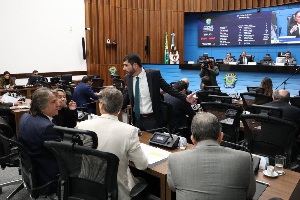 Deputados votam projeto que autoriza cessão de auditores e procuradores ao Comitê Gestor do IBS.