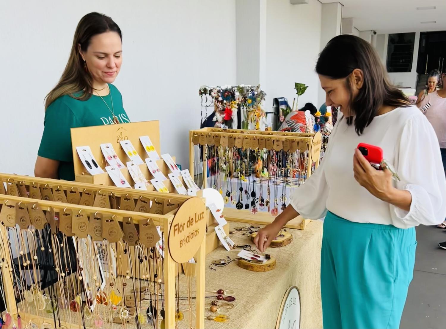 Empreendedorismo feminino ganha espaço permanente na Câmara com aprovação de projeto de Luiza Ribeiro.