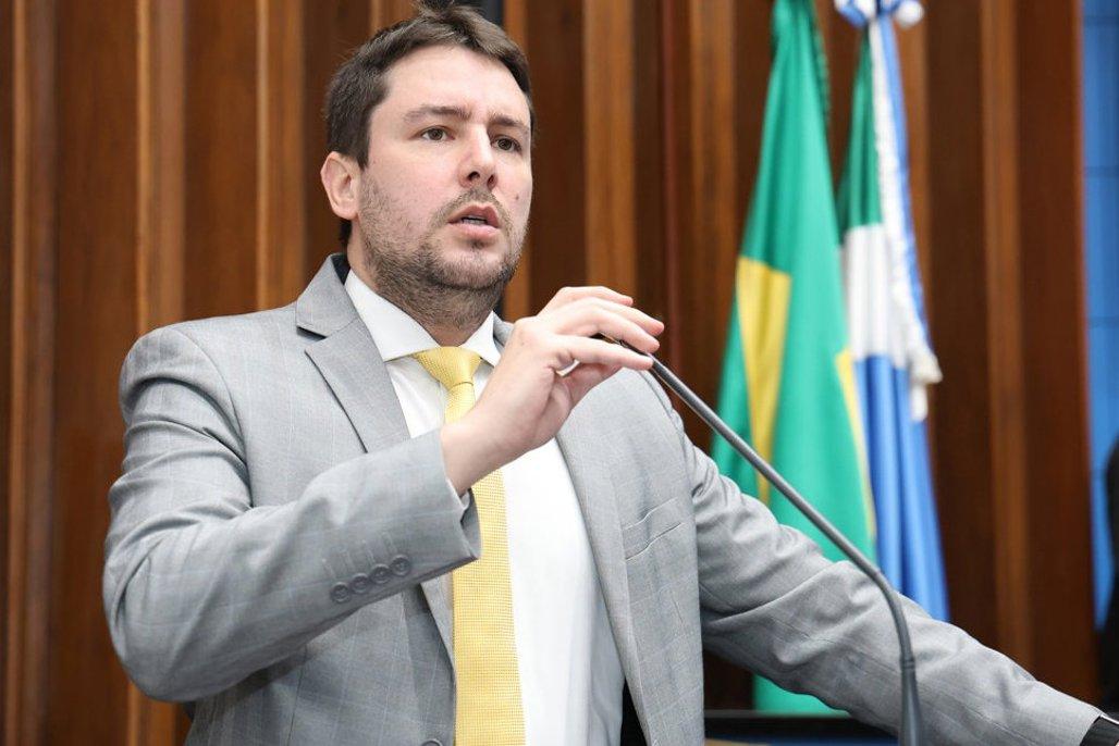João Henrique critica gestão estadual e cobra investimentos em saúde e infraestrutura.
