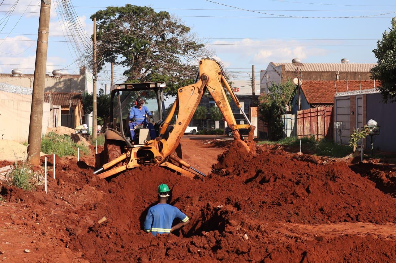 Obras de esgoto alteram trânsito na Capital.