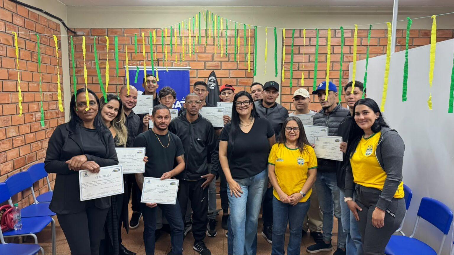 Polo Moreninhas forma primeira turma de barbeiro.