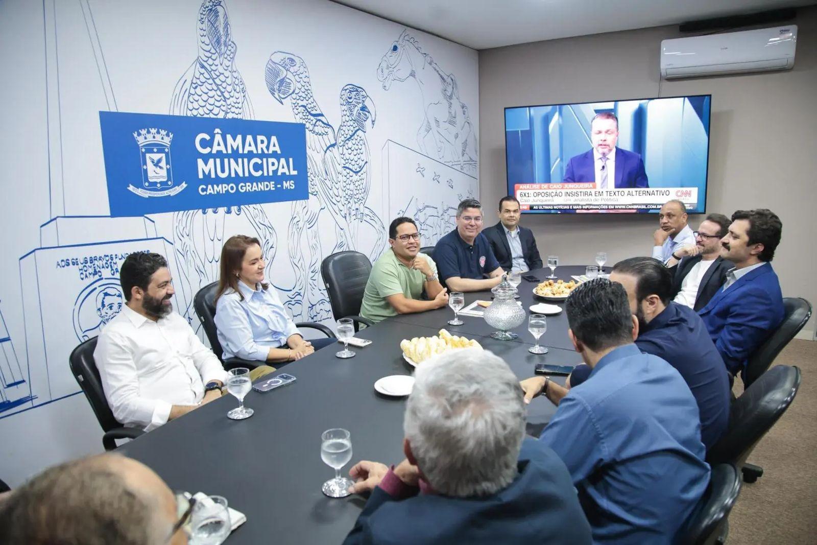 Prefeita Adriane articula com vereadores avanços na saúde, infraestrutura e mobilidade urbana.