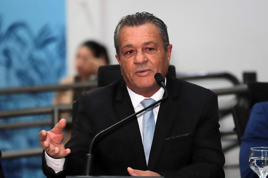 Vereador Delei solicita limpeza e poda do mato no entorno do córrego da Avenida Ernesto Geisel.