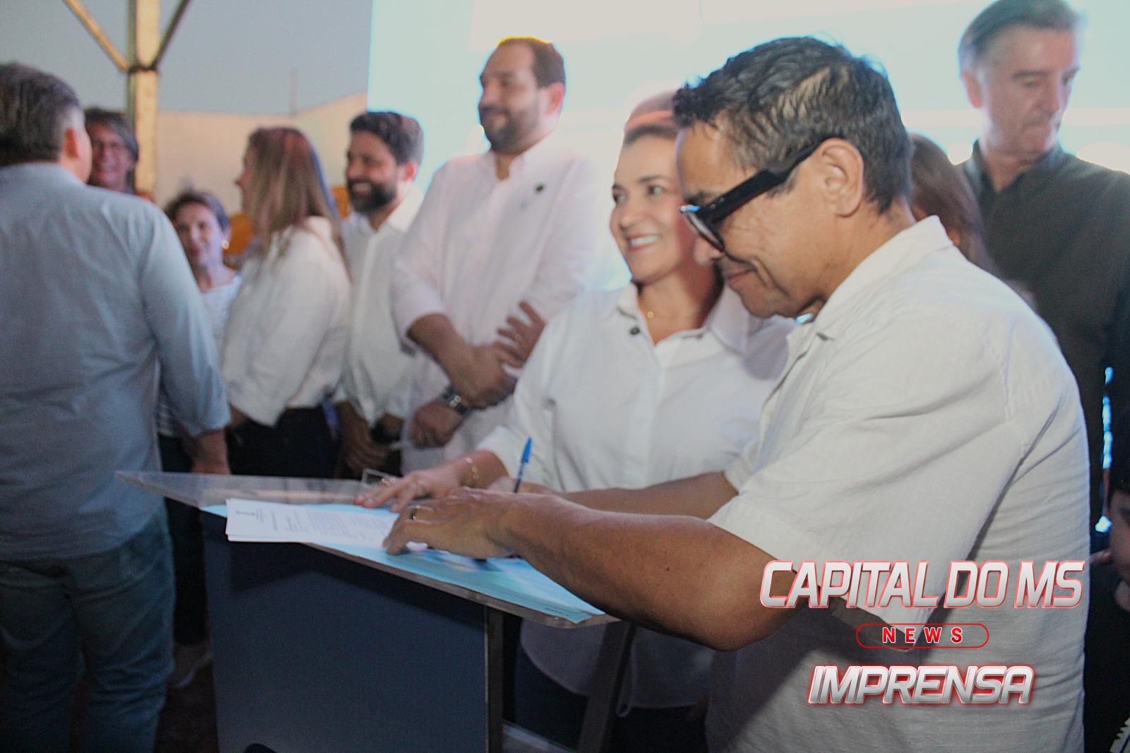Secretário da SEAR, Darci Caldo, participa do lançamento da pavimentação asfáltica e destaca união política que viabiliza investimentos de R$ 280 milhões em Campo Grande. Secretário da SEAR, Darci Caldo, participa do lançamento da pavimentação asfáltica e destaca união política que viabiliza investimentos de R$ 280 milhões em Campo Grande.