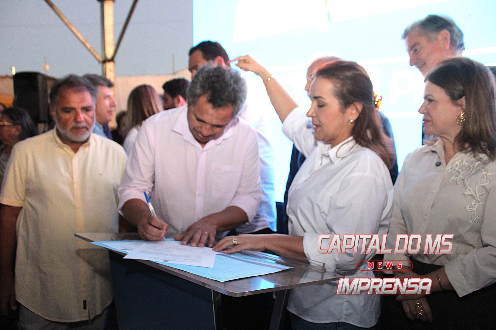 Secretário da SEAR, Darci Caldo, participa do lançamento da pavimentação asfáltica e destaca união política que viabiliza investimentos de R$ 280 milhões em Campo Grande. Secretário da SEAR, Darci Caldo, participa do lançamento da pavimentação asfáltica e destaca união política que viabiliza investimentos de R$ 280 milhões em Campo Grande.