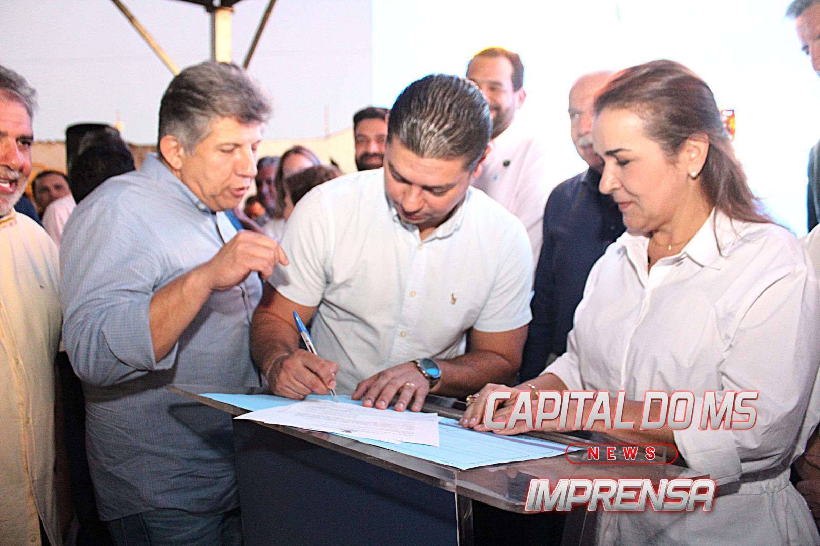 Secretário da SEAR, Darci Caldo, participa do lançamento da pavimentação asfáltica e destaca união política que viabiliza investimentos de R$ 280 milhões em Campo Grande. Secretário da SEAR, Darci Caldo, participa do lançamento da pavimentação asfáltica e destaca união política que viabiliza investimentos de R$ 280 milhões em Campo Grande.