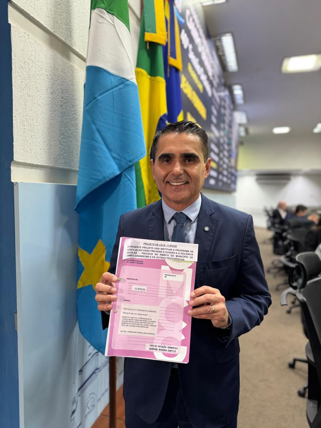 Câmara aprova atualização de lei de Herculano Borges para fortalecer segurança e prevenção da violência nas escolas de Campo Grande.