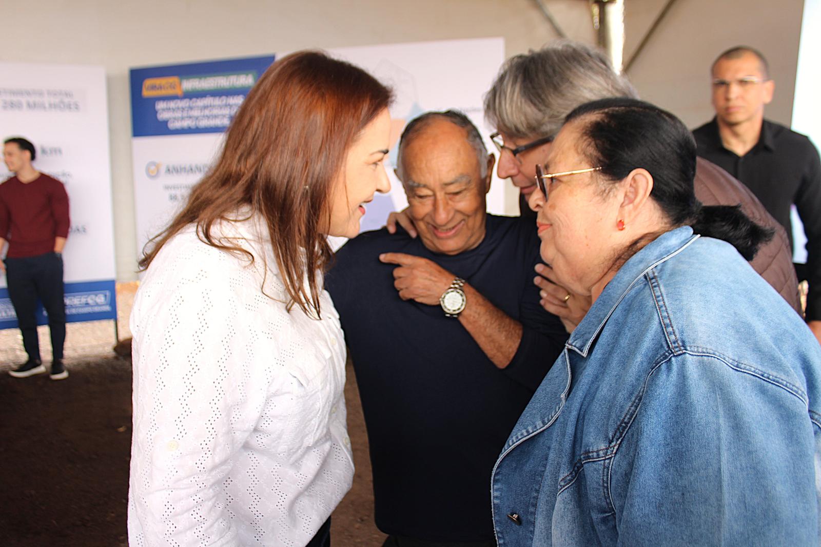 Prefeita Adriane Lopes autoriza início do asfaltamento no Jardim Los Angeles nesta quinta-feira. Prefeita Adriane Lopes autoriza início do asfaltamento no Jardim Los Angeles nesta quinta-feira.