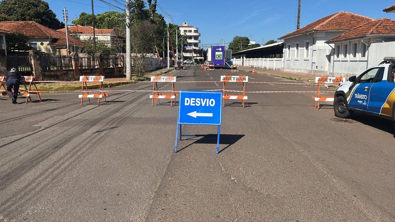 Agetran interdita trecho da Calógeras para Carreta da Saúde.