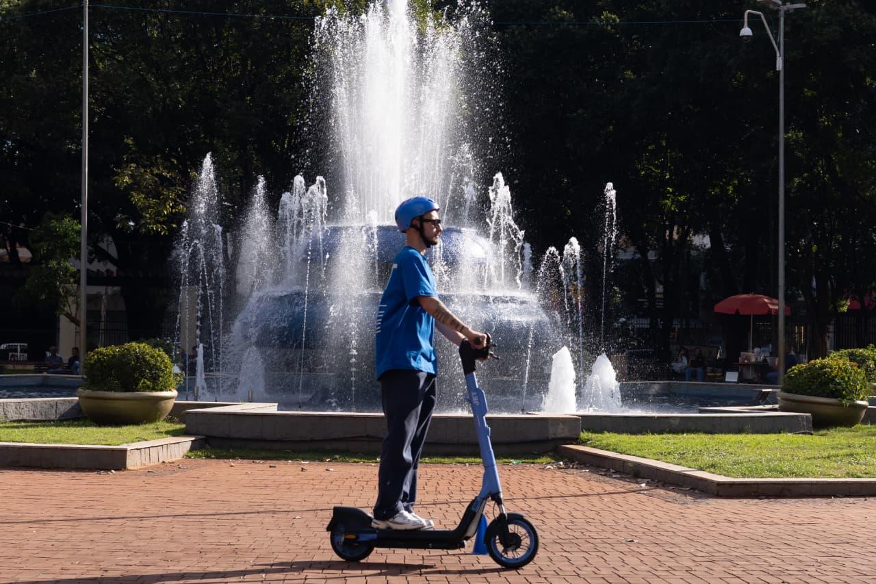 Agetran promove ação educativa sobre patinetes.