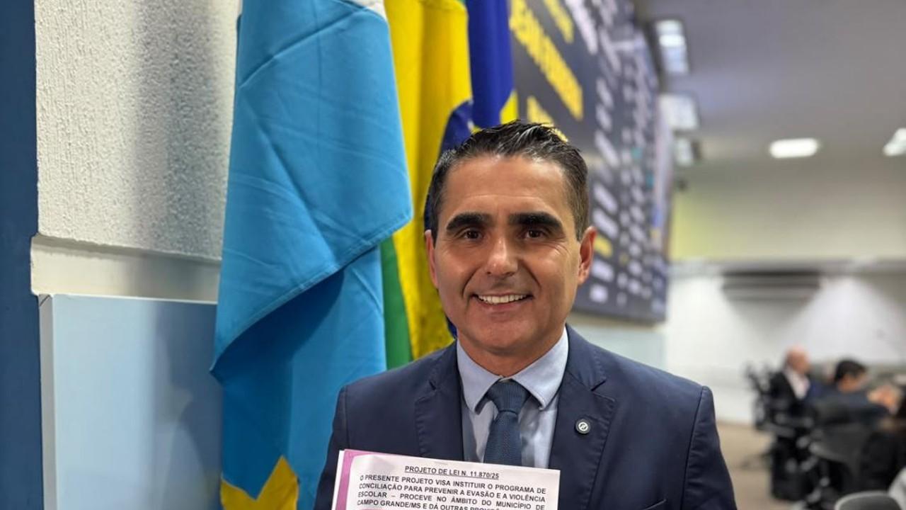Câmara aprova atualização de lei de Herculano Borges para fortalecer segurança e prevenção da violência nas escolas de Campo Grande.
