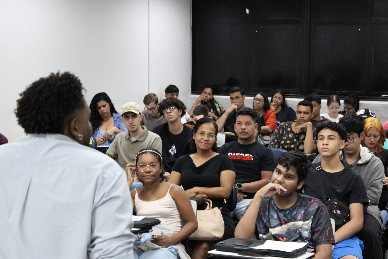 Capital lança maior cursinho preparatório gratuito amanhã.