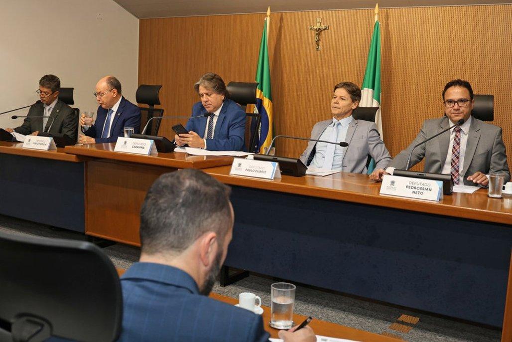 CCJR aprova parecer à LDO de 2027 e libera sete projetos para votação em plenário.