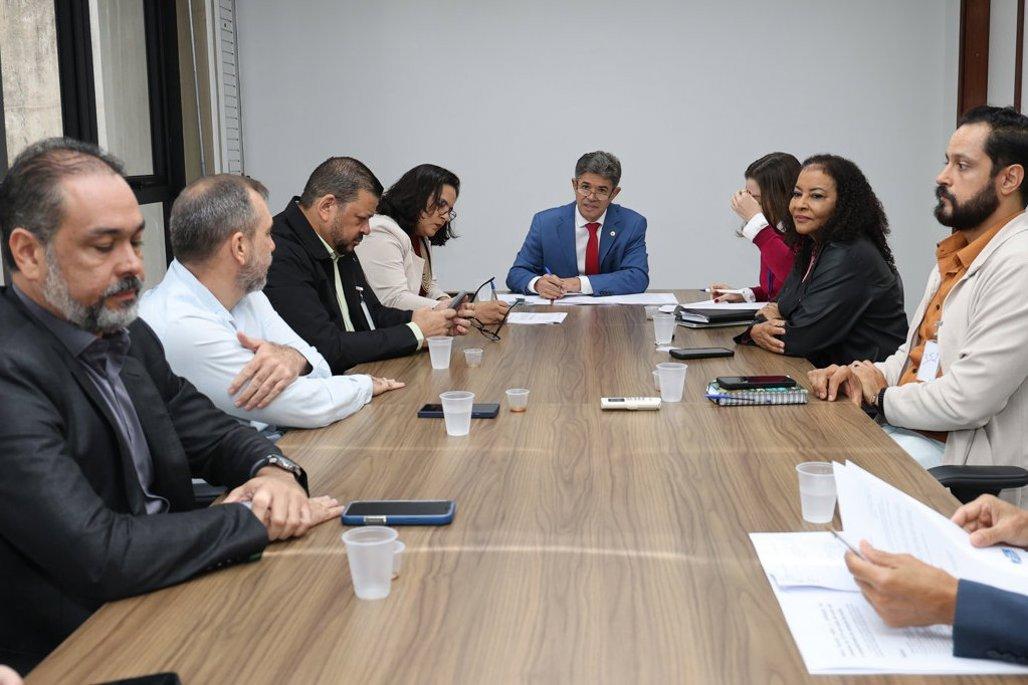 Comissão de Educação amplia debate sobre monitoramento por câmeras nas escolas estaduais.