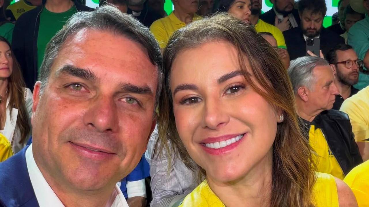 Flávio Bolsonaro lança candidatura à Presidência durante evento em São Paulo.