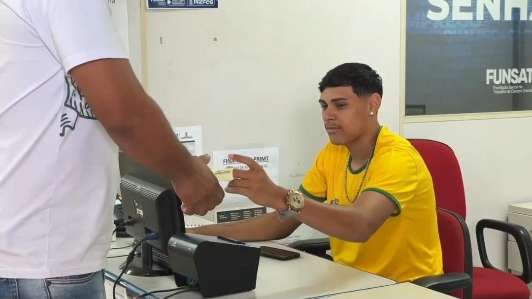 Funsat inicia semana com 1.033 vagas em 124 profissões.