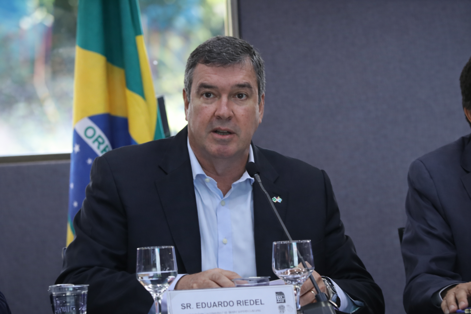 Governador Eduardo Riedel avança com projeto que organiza atribuições periciais no Estado.