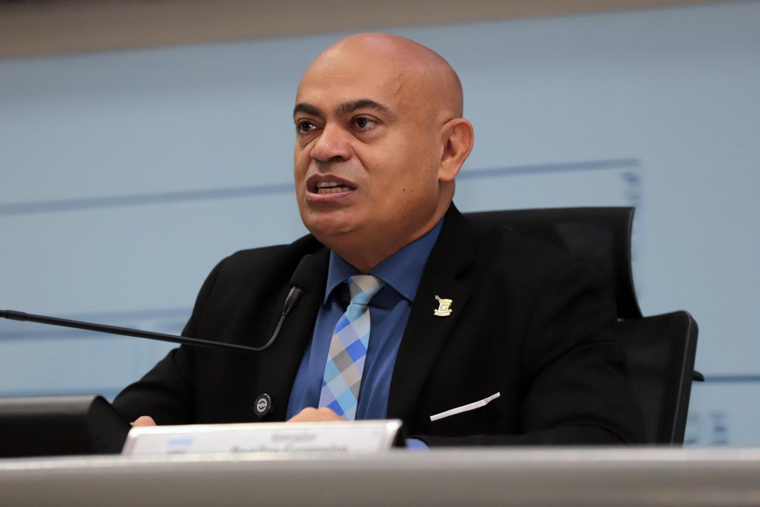 Ronilço Guerreiro lamenta veto a projeto e cobra solução efetiva da Prefeitura para acabar com cabos soltos em Campo Grande.