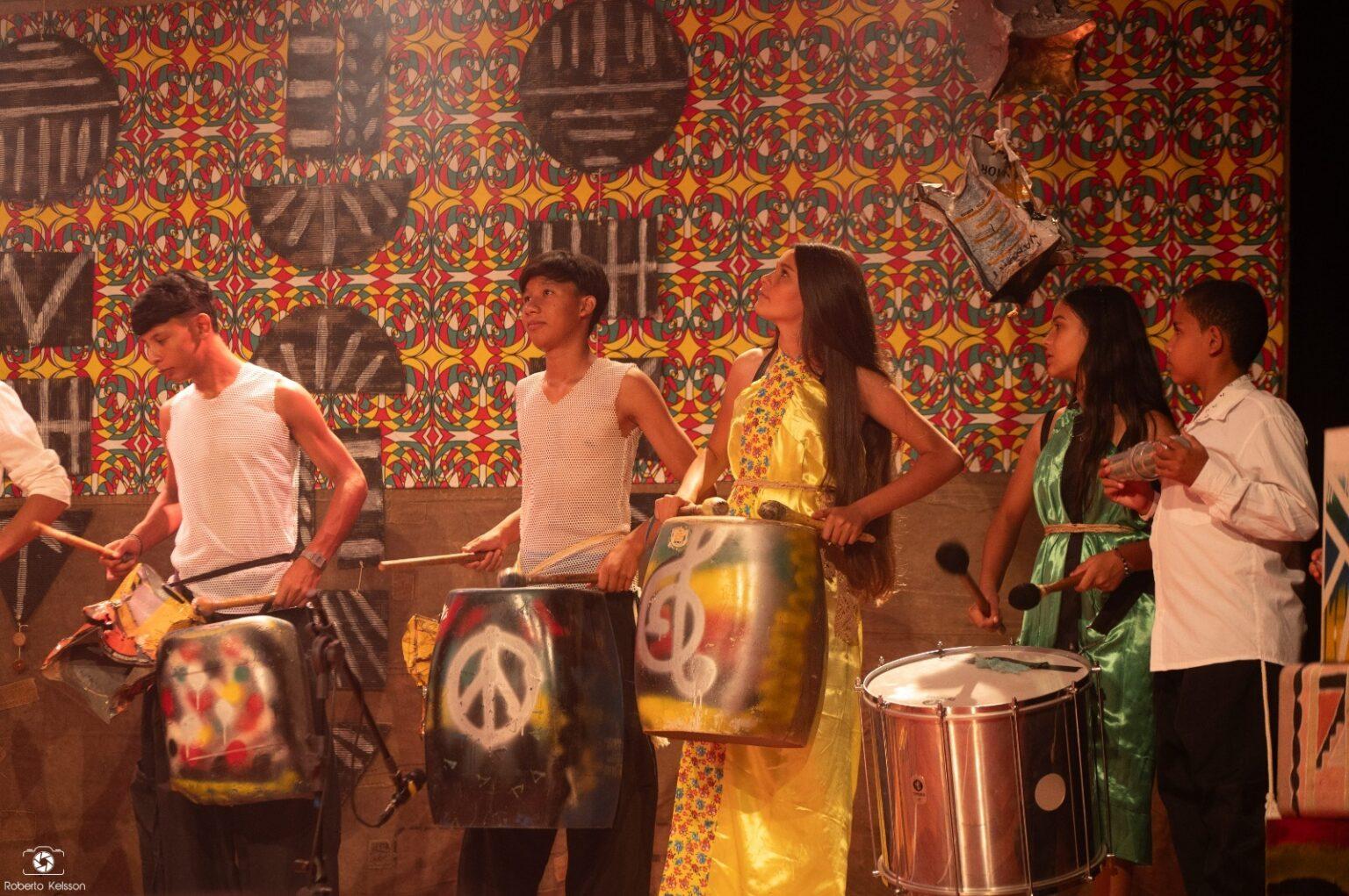 Teatro Aracy Balabanian sedia show da BatuqueCanta.