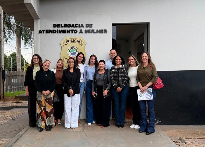 TJ e TCE realizam visita técnica à rede de enfrentamento à violência doméstica e familiar contra a mulher de Naviraí.