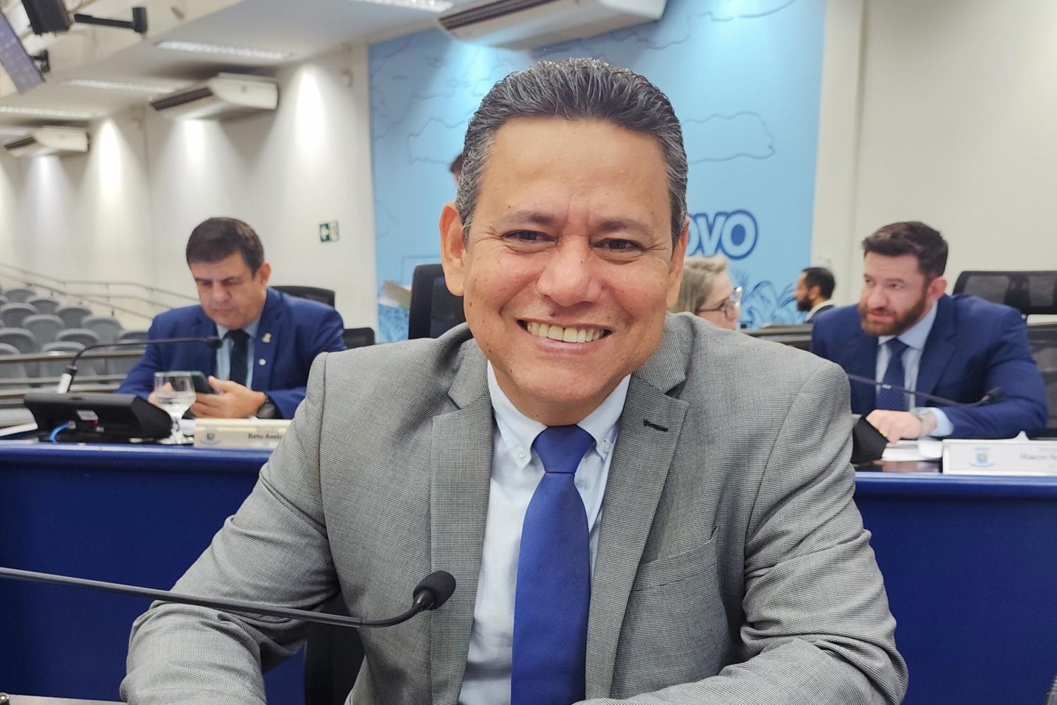 Vereador Clodoilson Pires atende reivindicações de moradores e pede melhorias em duas regiões da Capital.