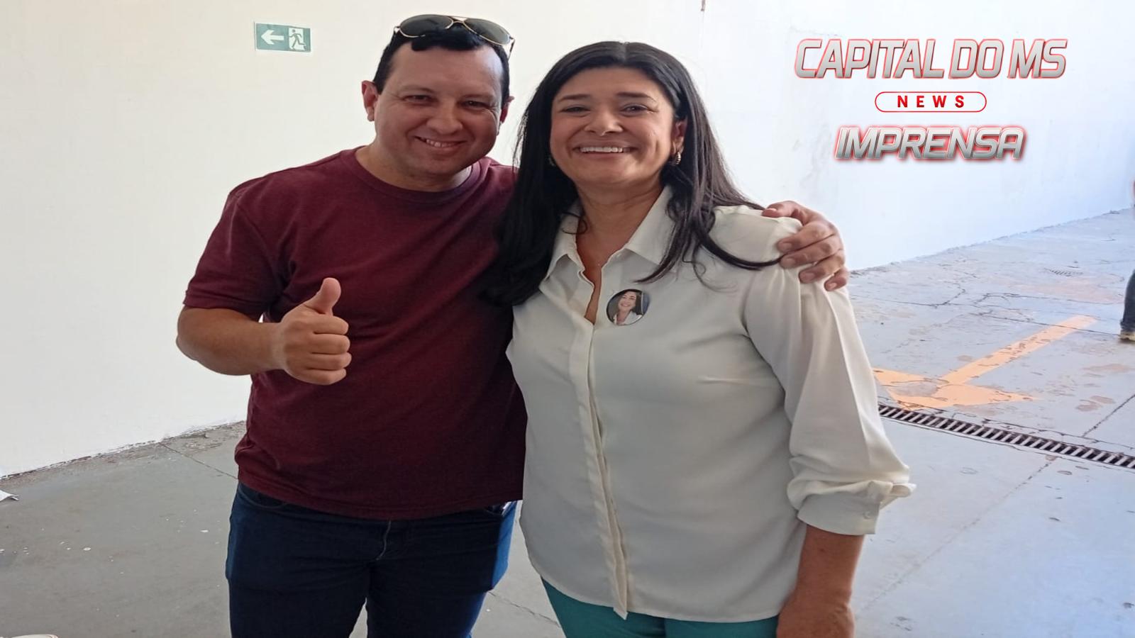 Rose Modesto reforça campanha em adesivaço ao lado do irmão e aliados. Rose Modesto reforça campanha em adesivaço ao lado do irmão e aliados.