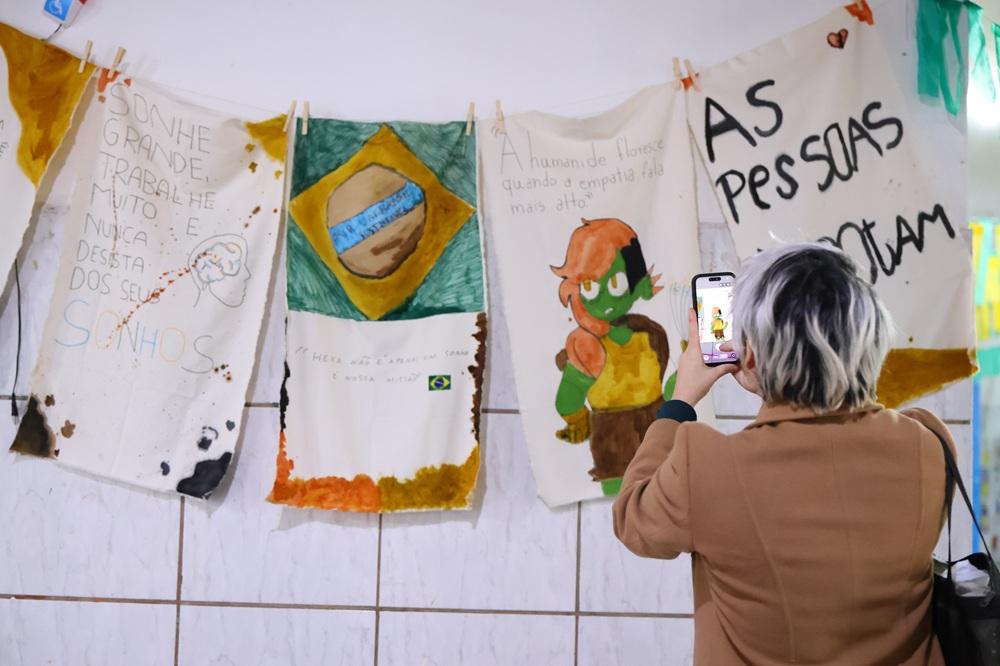 Alunos da rede pública inspiram murais sobre meio ambiente.