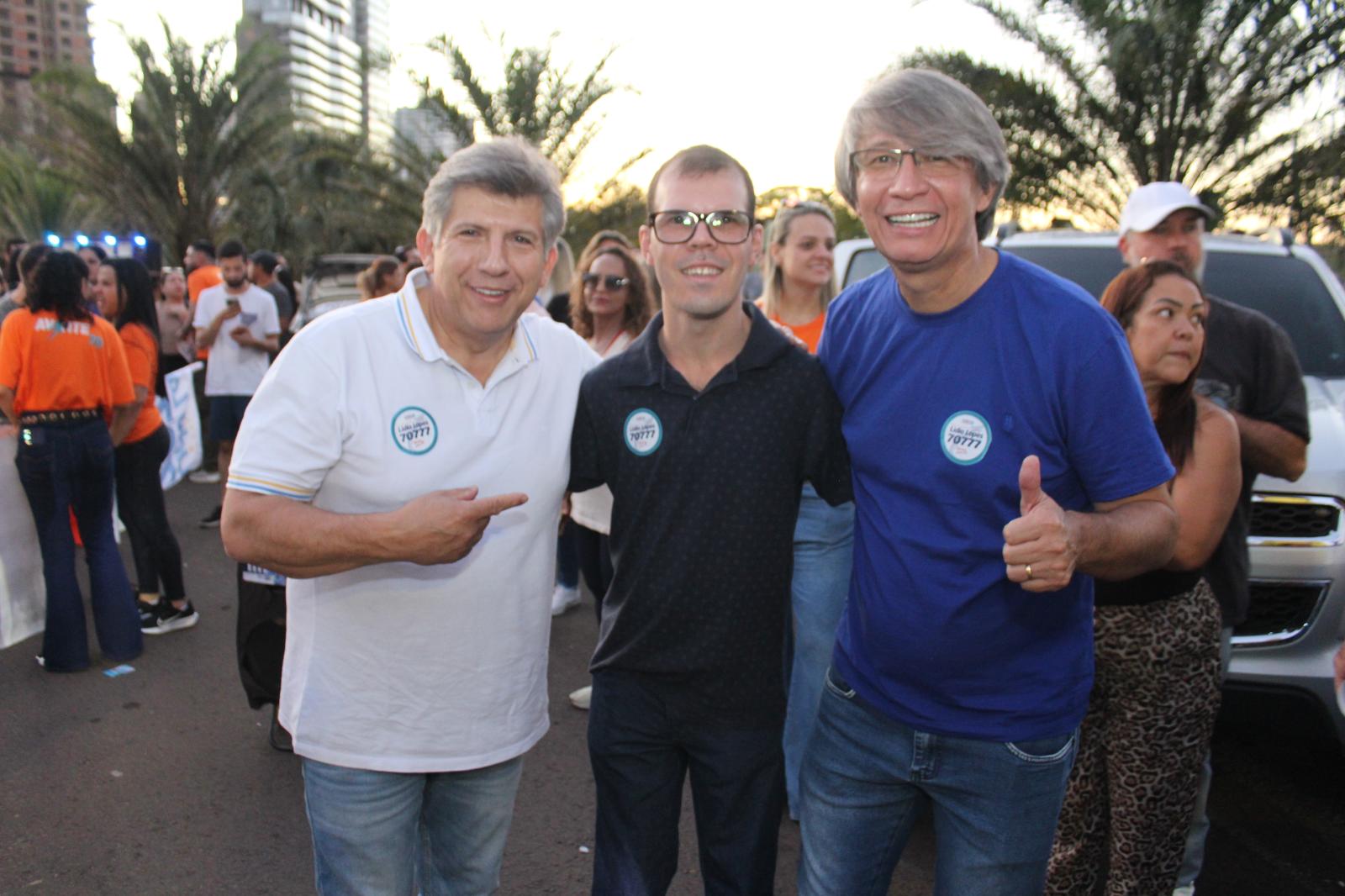 Lídio Lopes reúne apoiadores em adesivaço nos altos da Afonso Pena neste domingo”.