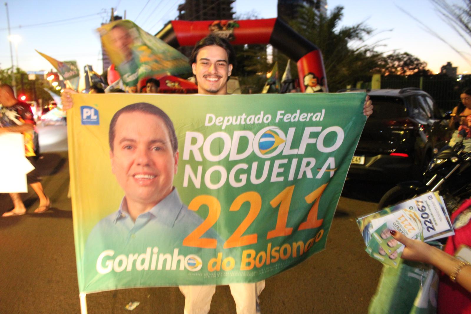 Salineiro inicia adesivaço com grande participação popular nos altos da Afonso Pena nesta tarde de domingo de 2026. Salineiro inicia adesivaço com grande participação popular nos altos da Afonso Pena nesta tarde de domingo de 2026.