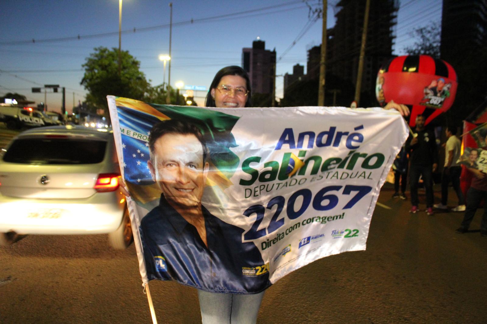 Salineiro inicia adesivaço com grande participação popular nos altos da Afonso Pena nesta tarde de domingo de 2026. Salineiro inicia adesivaço com grande participação popular nos altos da Afonso Pena nesta tarde de domingo de 2026.