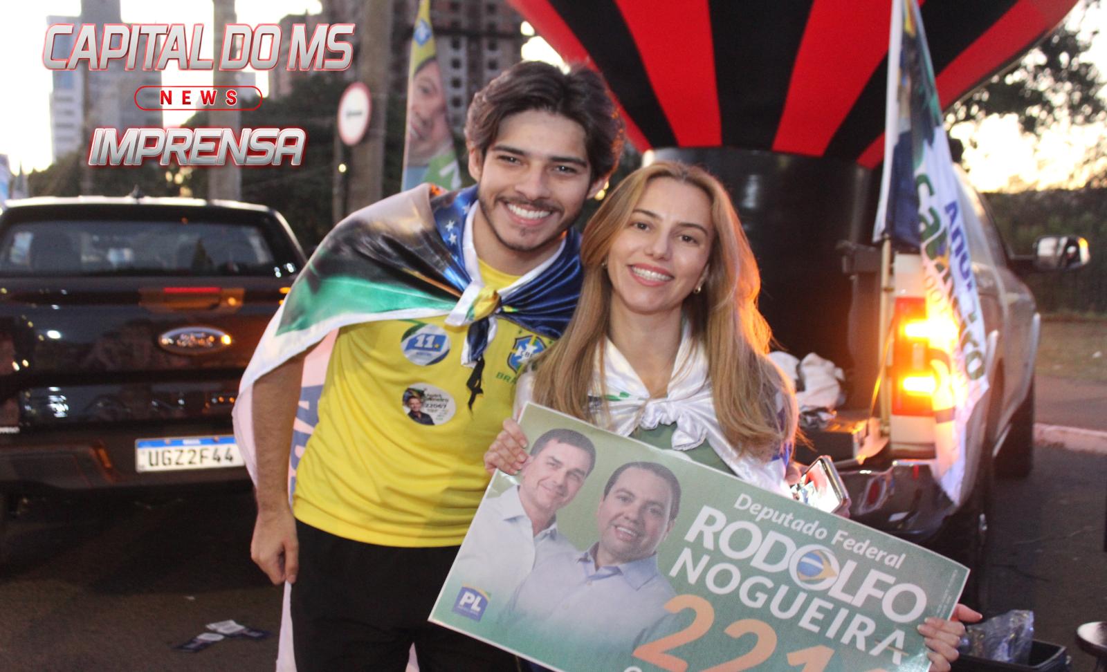 Salineiro inicia adesivaço com grande participação popular nos altos da Afonso Pena nesta tarde de domingo de 2026. Salineiro inicia adesivaço com grande participação popular nos altos da Afonso Pena nesta tarde de domingo de 2026.