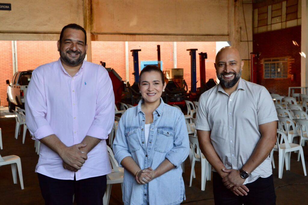 Prefeita Adriane Lopes anuncia aumento no salário de Primts ligados a Sisep. Prefeita Adriane Lopes anuncia aumento no salário de Primts ligados a Sisep.