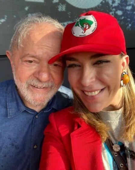 “Lula aparece em múltiplos registros ao lado da lobista Roberta Luchsinger, que afirma não conhecer o presidente”. “Lula aparece em múltiplos registros ao lado da lobista Roberta Luchsinger, que afirma não conhecer o presidente”.