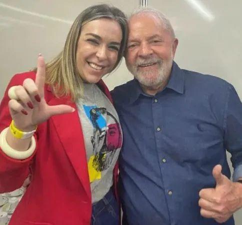 “Lula aparece em múltiplos registros ao lado da lobista Roberta Luchsinger, que afirma não conhecer o presidente”. “Lula aparece em múltiplos registros ao lado da lobista Roberta Luchsinger, que afirma não conhecer o presidente”.