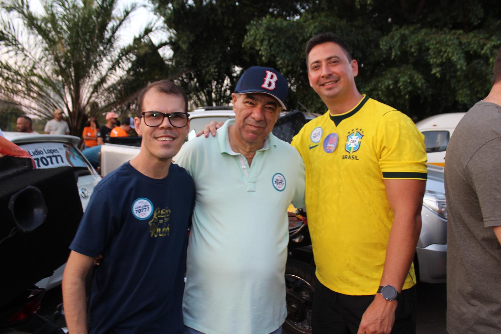 “Lídio Lopes celebra adesivagem na Afonso Pena e destaca apoio popular rumo ao quinto mandato”.