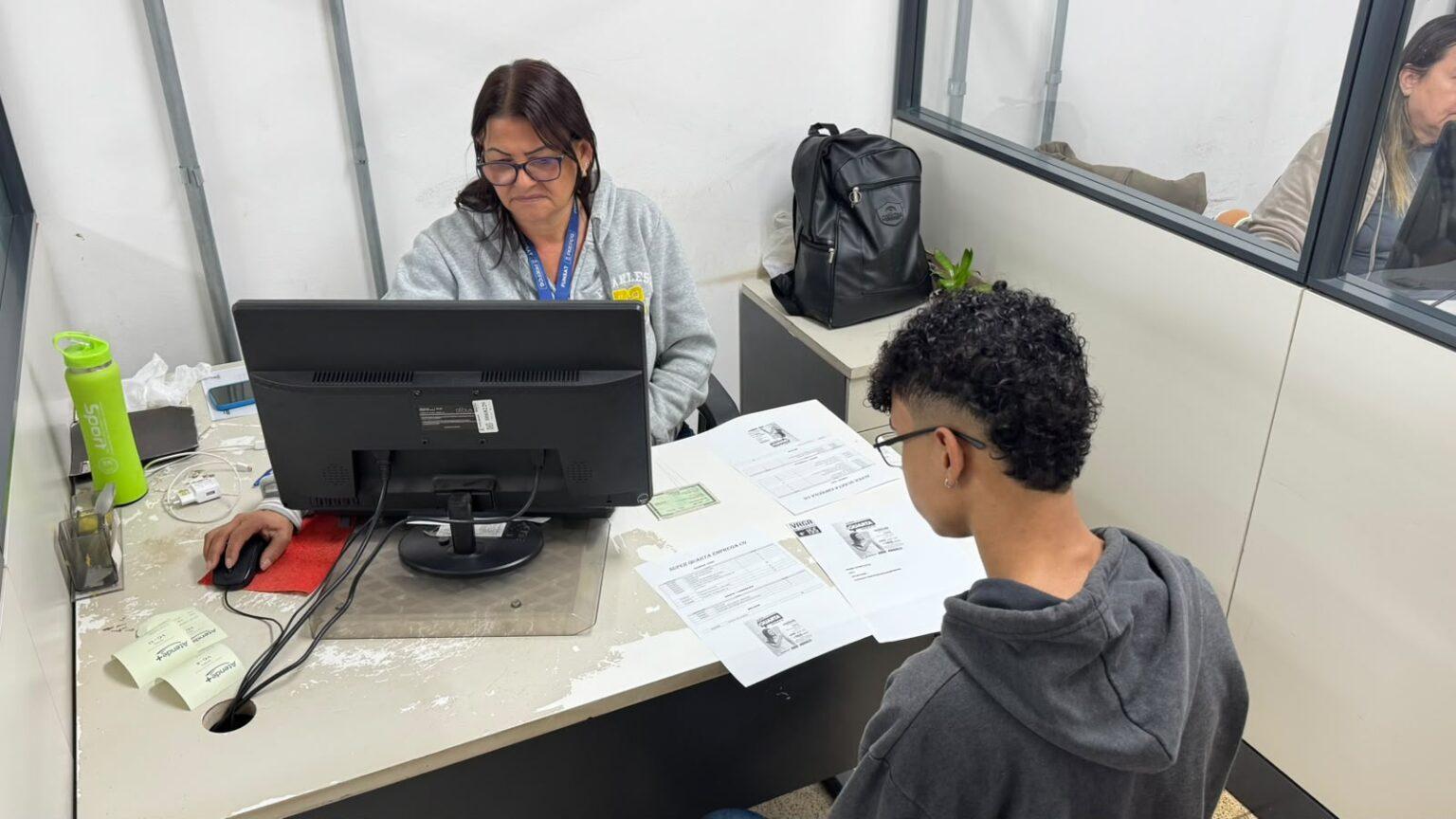 Funsat começa a semana com 1,1 mil vagas.