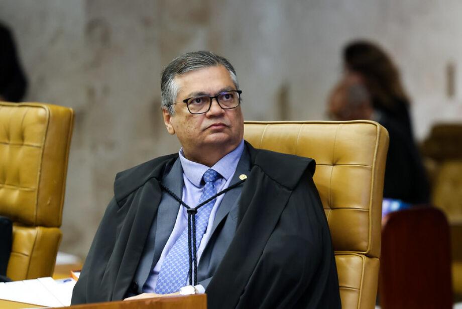 Ministros defendem revisão da regra que dispensa diploma para exercer jornalismo.