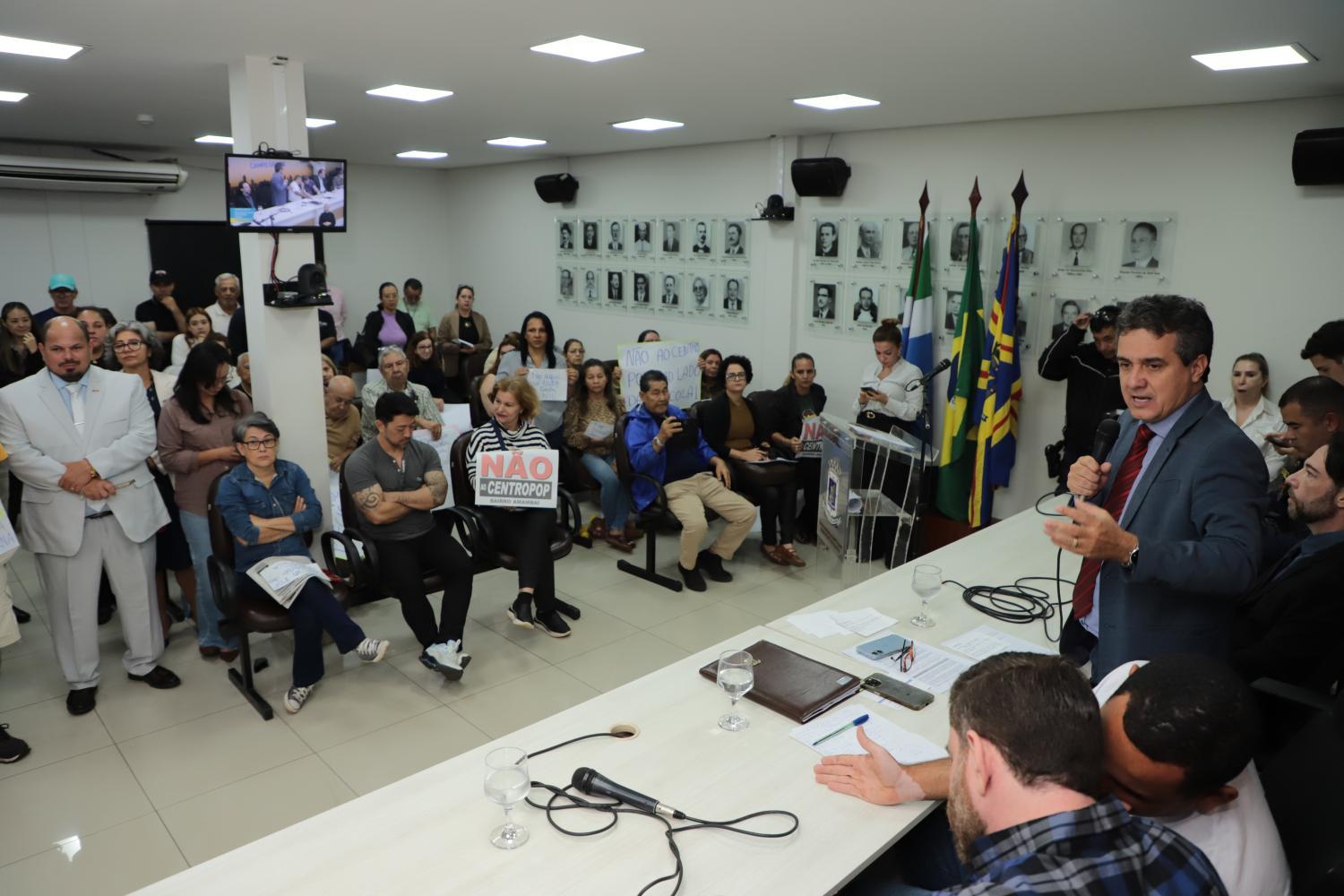 Moradores lotam Audiência na Câmara e protestam contra Centro POP no Amambaí, ao lado de escola.