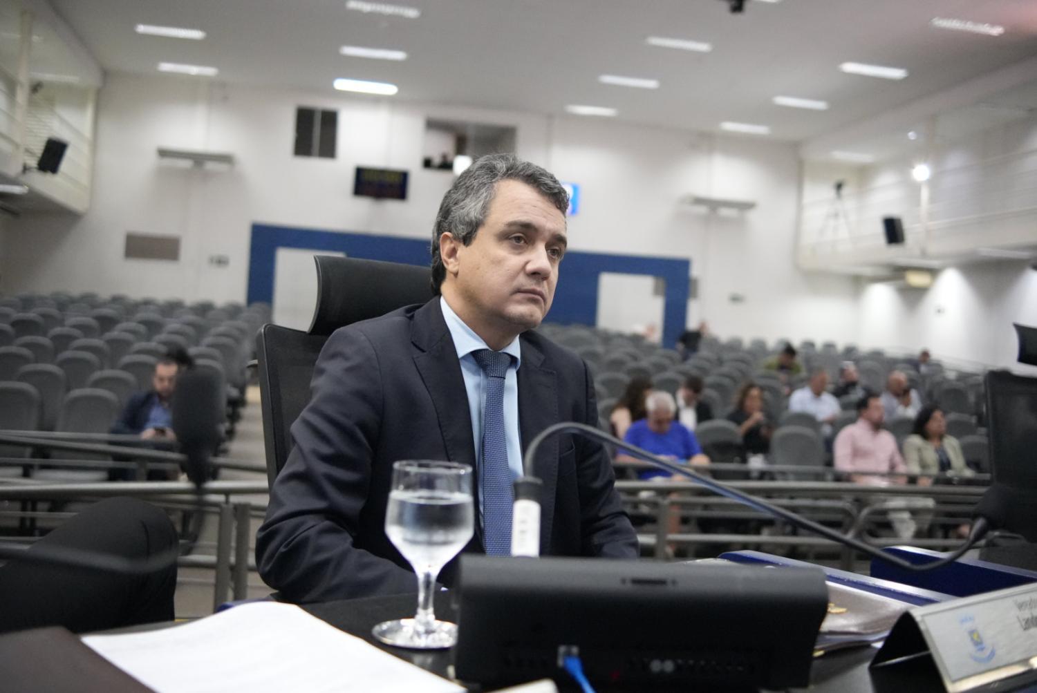 Para frear comércio de fios furtados, Landmark propõe limite no horário de compra de recicláveis.