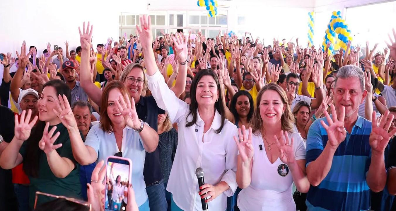 Rose Modesto reforça adesivaço ao lado do irmão e autoridades, com a presença do governador Eduardo Riedel e da primeira-dama Monica Riedel.